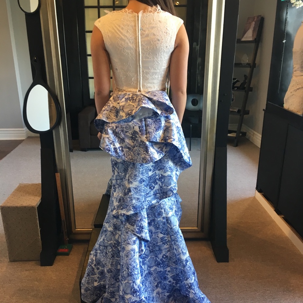 Prom dress - Picture 2 of 3